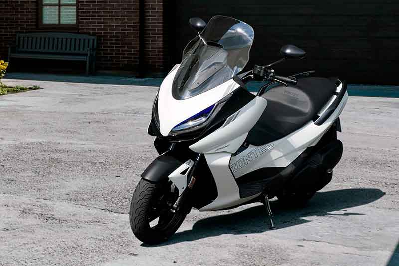 Yamaha TMax TechMax tiembla | Llega el Zontes ZT500