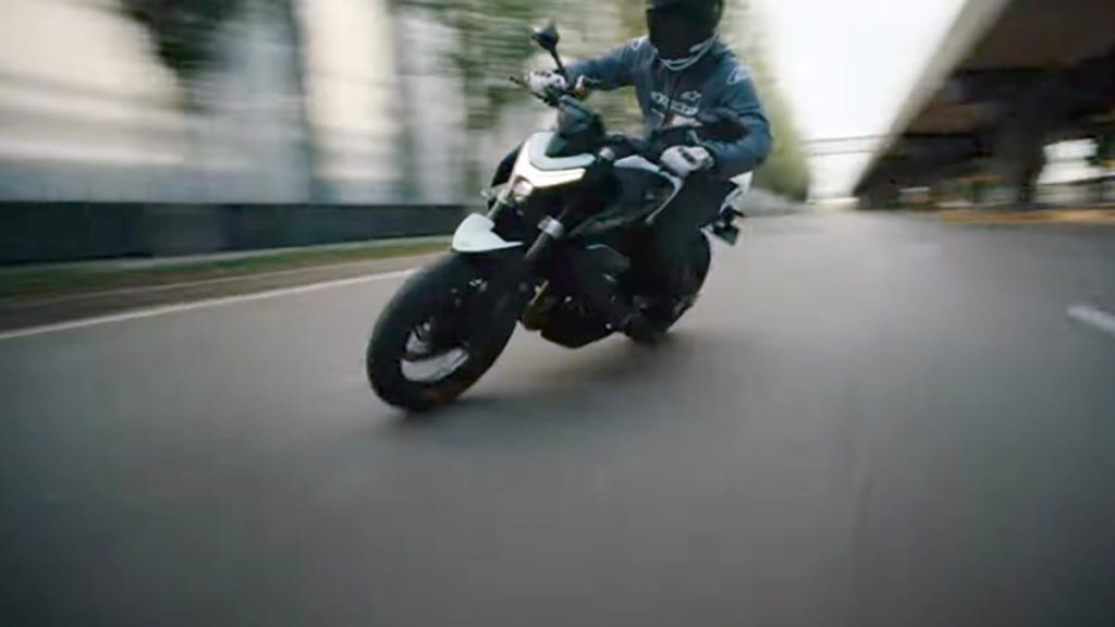 Conozcan-la-nueva-CFMOTO-450-NK-Cuando-estara-en-Colombia-01
