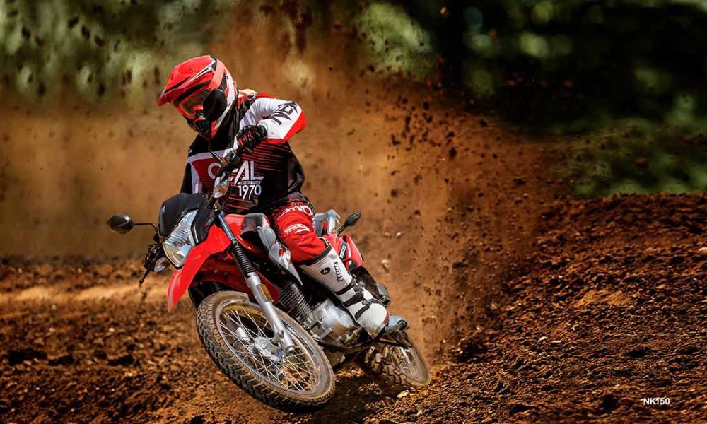Nueva-Suzuki-DR150-FI-y-ABS-Golpeara-a-la-Yamaha-XTZ150