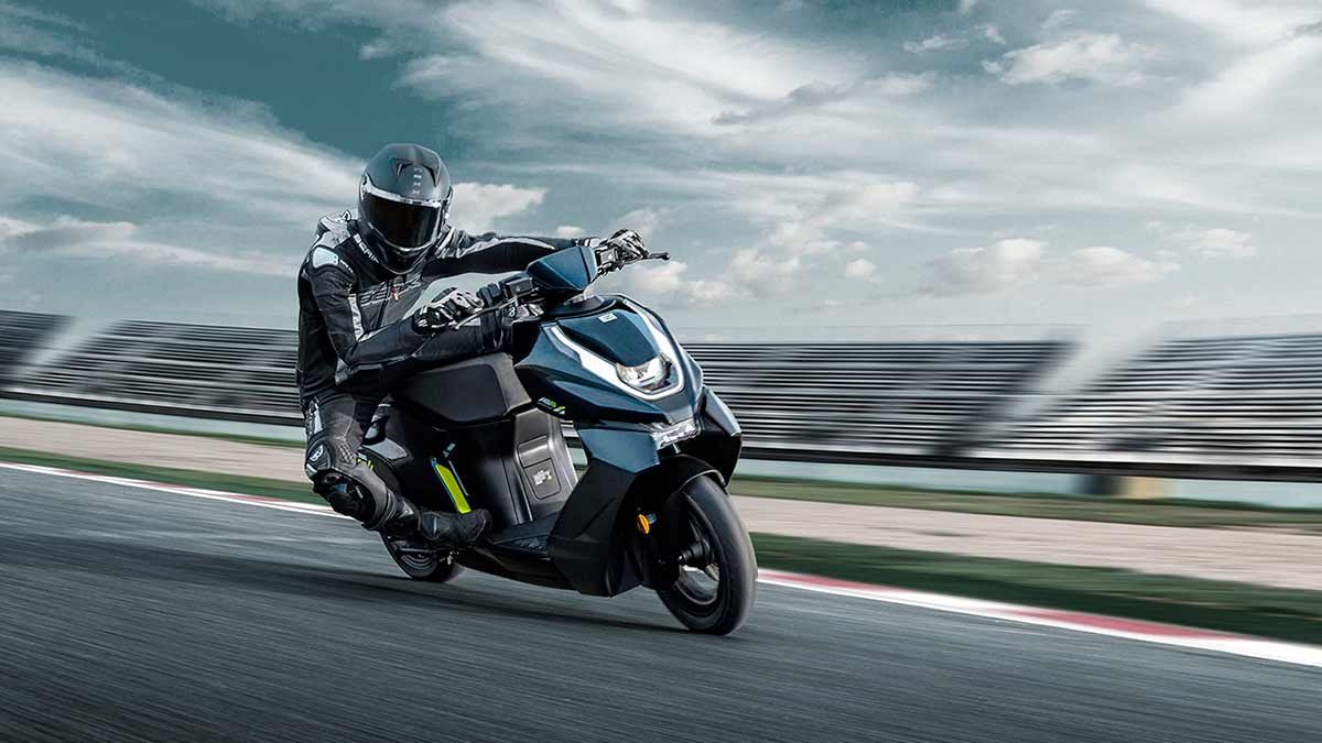 Nuevo-CFMoto-ZEEHO-AE8-y-AE8S-Temblara-el-BMW-CE04-Le-decimos-el-precio-y-algunos-detalles-aqui