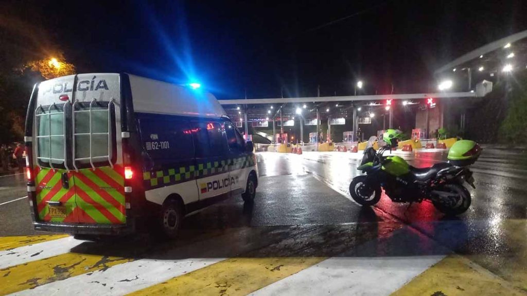 Atacaron con explosivos dos peajes en Colombia. ¿Cuáles? 01