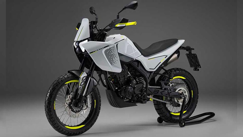 Lanzamiento-BKX-300-Una-Trail-y-una-Supermoto-con-ADN-italiano-Abren-los-ojos-las-japonesas-y-las-europeas-03