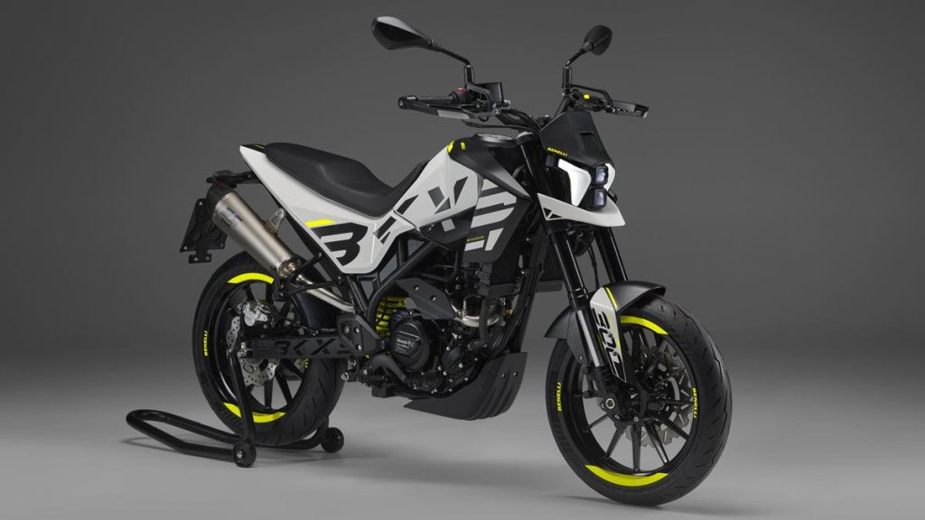 Lanzamiento-BKX-300-Una-Trail-y-una-Supermoto-con-ADN-italiano-Abren-los-ojos-las-japonesas-y-las-europeas-06