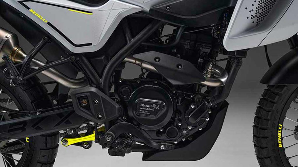 Lanzamiento-BKX-300-Una-Trail-y-una-Supermoto-con-ADN-italiano-Abren-los-ojos-las-japonesas-y-las-europeas-09