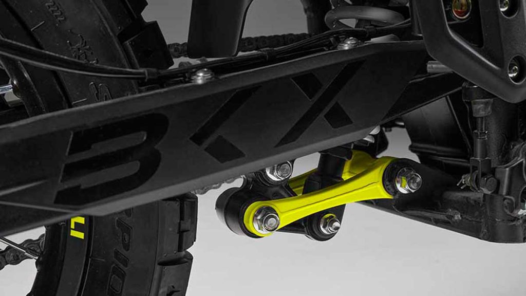 Lanzamiento-BKX-300-Una-Trail-y-una-Supermoto-con-ADN-italiano-Abren-los-ojos-las-japonesas-y-las-europeas-10