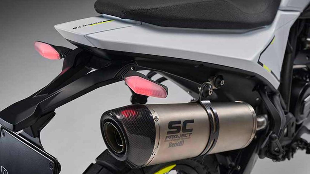 Lanzamiento-BKX-300-Una-Trail-y-una-Supermoto-con-ADN-italiano-Abren-los-ojos-las-japonesas-y-las-europeas-12