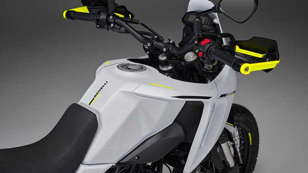 Lanzamiento-BKX-300-Una-Trail-y-una-Supermoto-con-ADN-italiano-Abren-los-ojos-las-japonesas-y-las-europeas-13