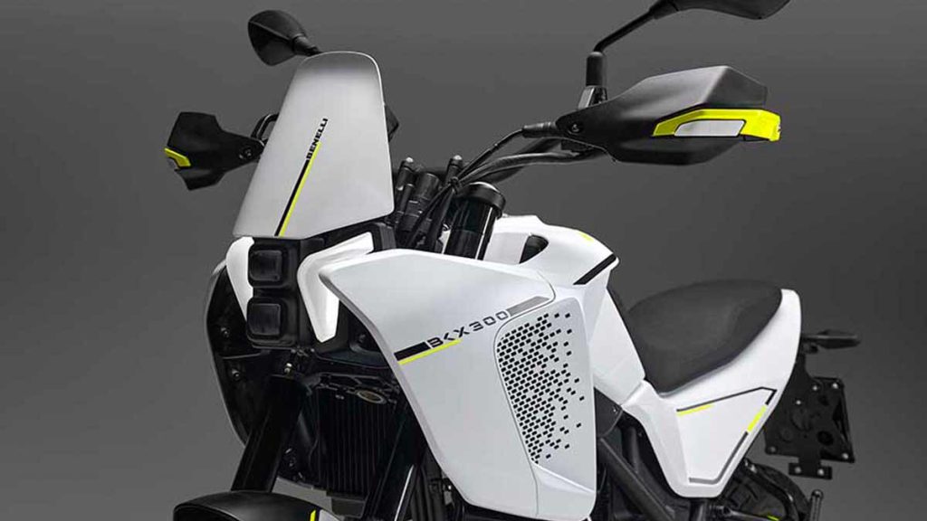 Lanzamiento-BKX-300-Una-Trail-y-una-Supermoto-con-ADN-italiano-Abren-los-ojos-las-japonesas-y-las-europeas-15