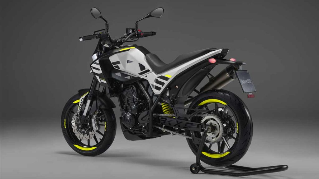 Lanzamiento-BKX-300-Una-Trail-y-una-Supermoto-con-ADN-italiano-Abren-los-ojos-las-japonesas-y-las-europeas-16
