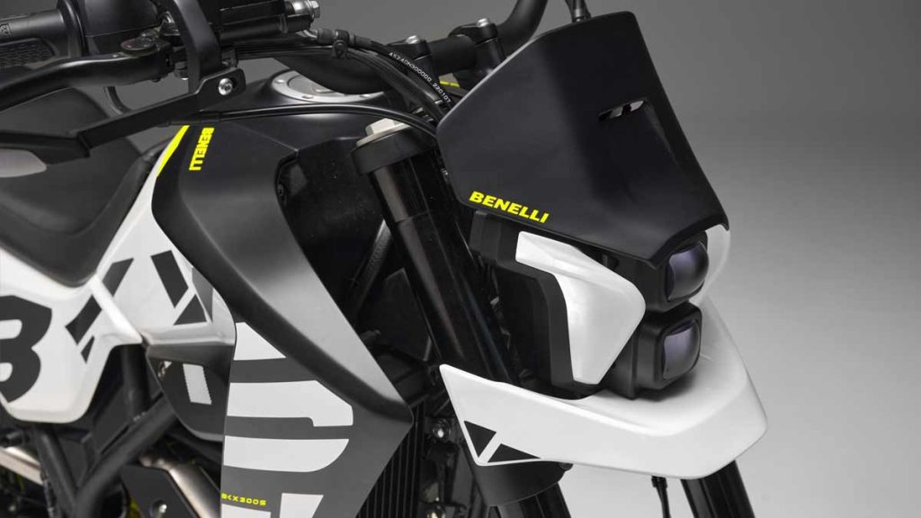 Lanzamiento-BKX-300-Una-Trail-y-una-Supermoto-con-ADN-italiano-Abren-los-ojos-las-japonesas-y-las-europeas-18
