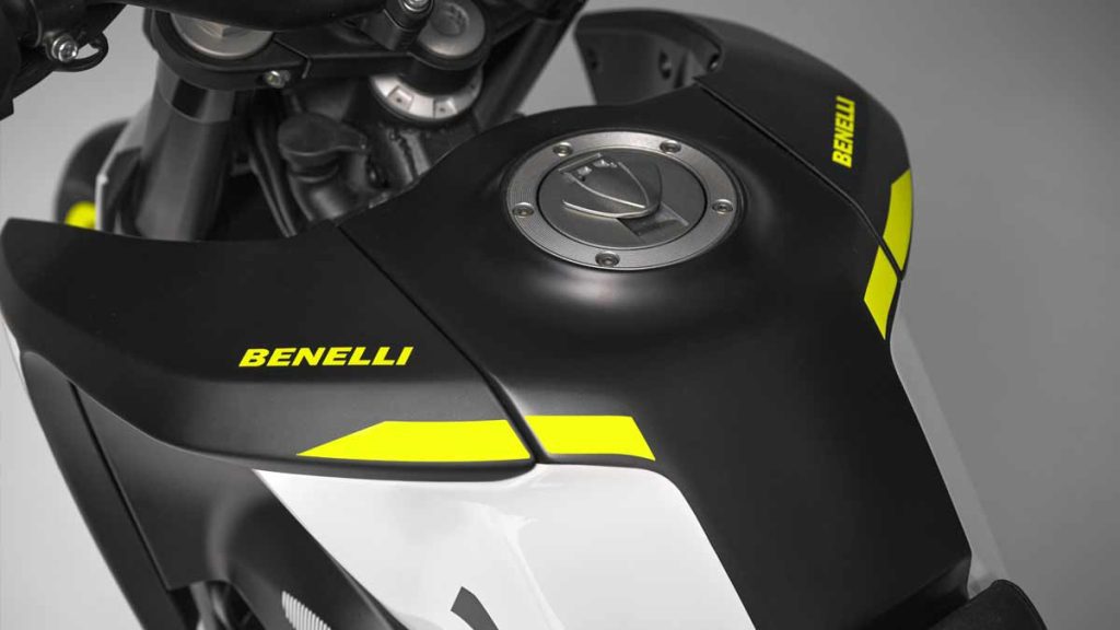 Lanzamiento-BKX-300-Una-Trail-y-una-Supermoto-con-ADN-italiano-Abren-los-ojos-las-japonesas-y-las-europeas-19
