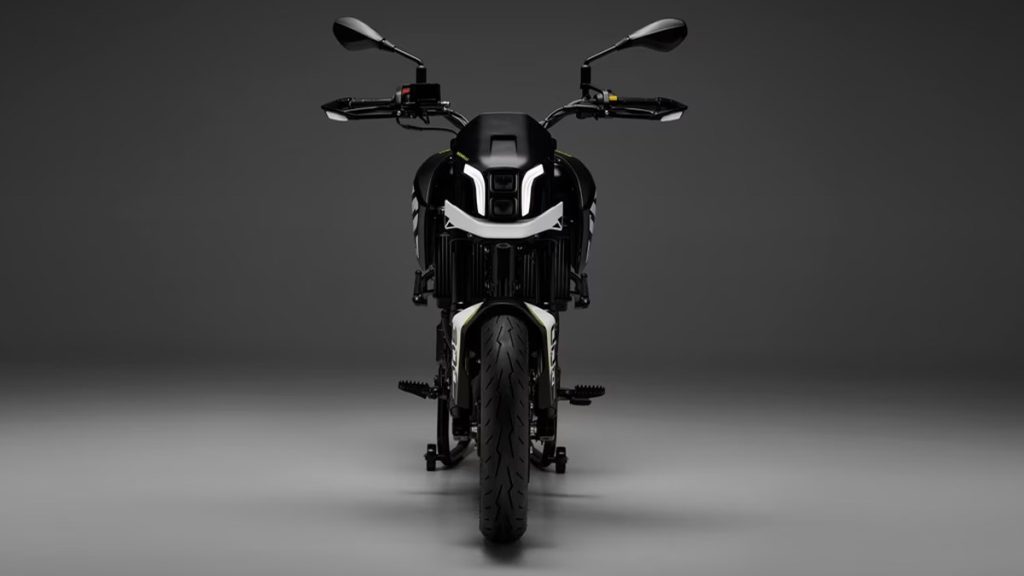 Lanzamiento-BKX-300-Una-Trail-y-una-Supermoto-con-ADN-italiano-Abren-los-ojos-las-japonesas-y-las-europeas-20