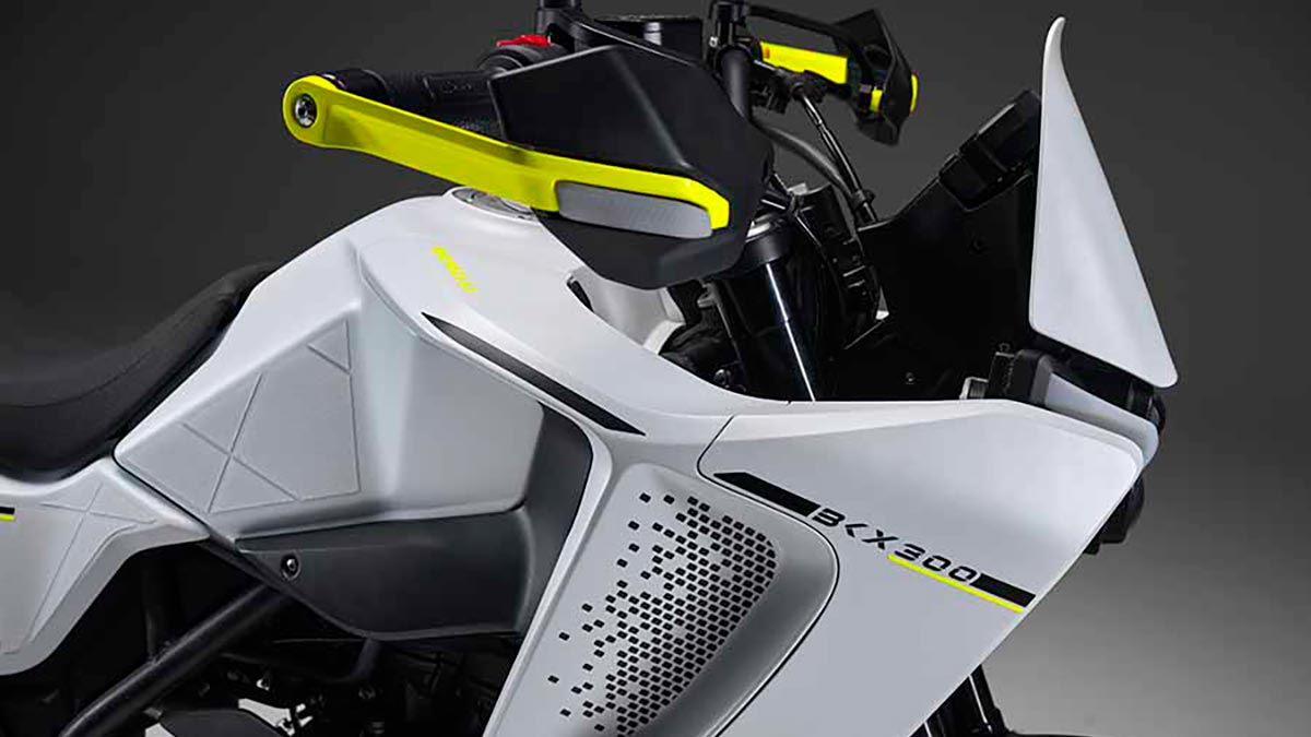 Lanzamiento-BKX-300-Una-Trail-y-una-Supermoto-con-ADN-italiano-Abren-los-ojos-las-japonesas-y-las-europeas