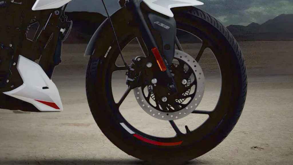 Bajaj Pulsar N150 09