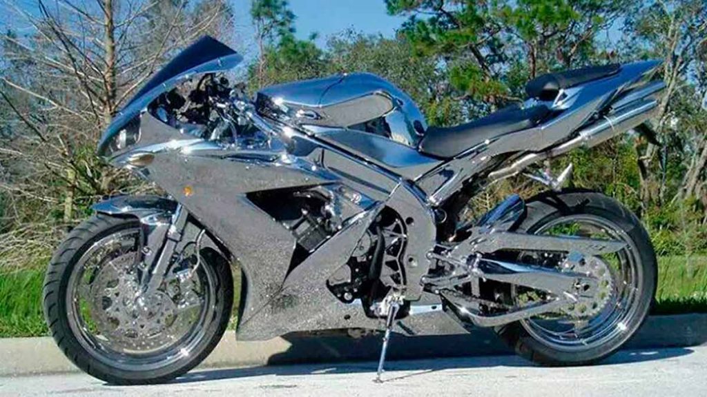 motocicleta cromada