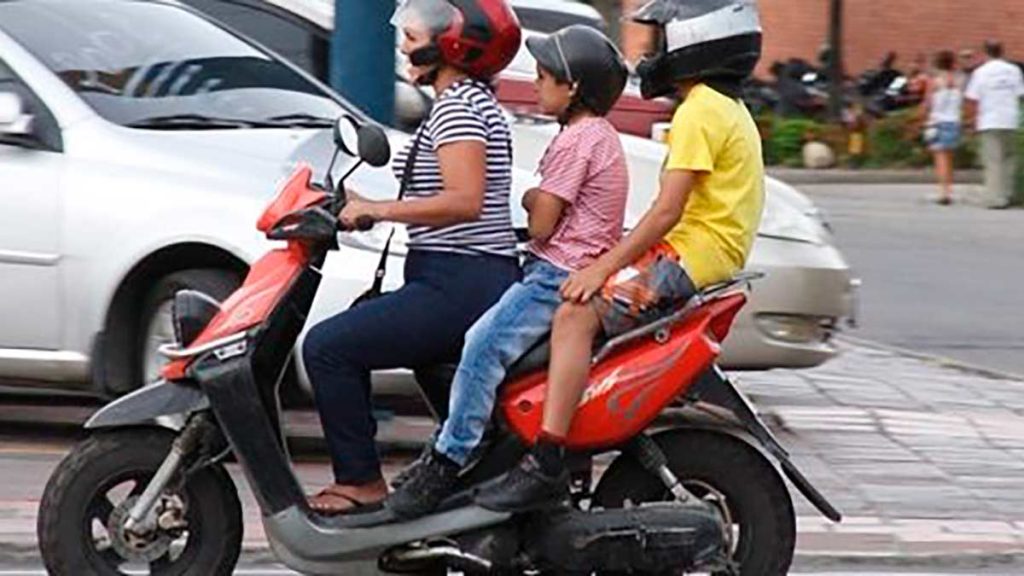 motocicletas con sobrecupo
